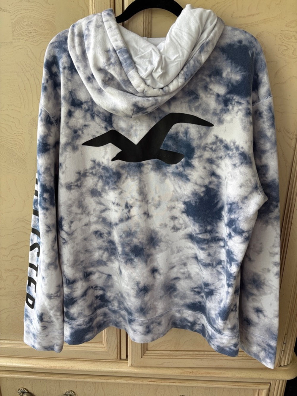 Hollister Men’s Blue and White Tie-Dye Crewneck Hoodie - Picture 5 of 7